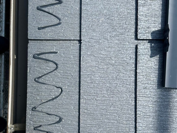 屋根 接着剤塗布